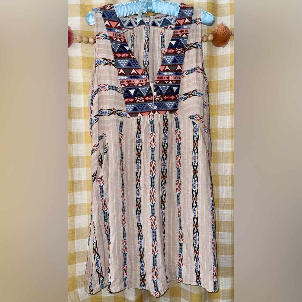 Umgee M oversized sleeveless tunic, button missing GUC